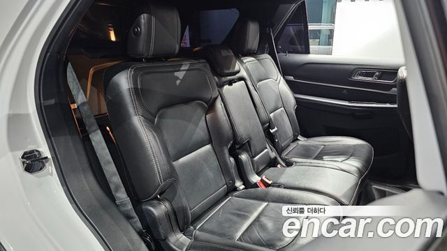 Ford Explorer 2018 — photo 18