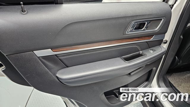 Ford Explorer 2018 — photo 15