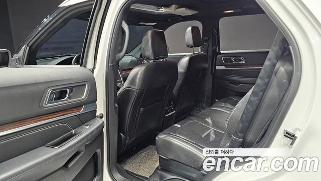 Ford Explorer 2018 — photo 16