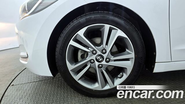 Hyundai AVANTE 2018 — photo 5