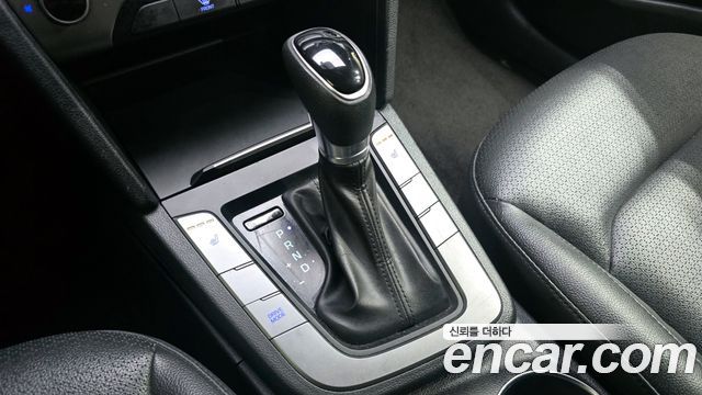 Hyundai AVANTE 2018 — photo 12