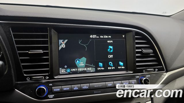 Hyundai AVANTE 2018 — photo 19