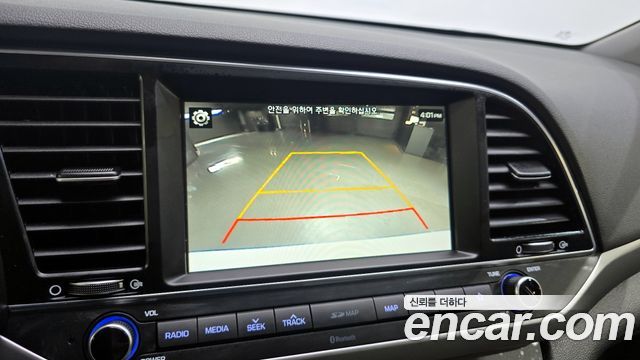 Hyundai AVANTE 2018 — photo 21
