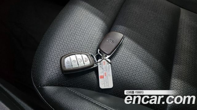 Hyundai AVANTE 2018 — photo 22