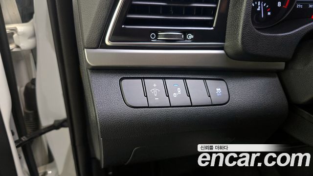Hyundai AVANTE 2018 — photo 25