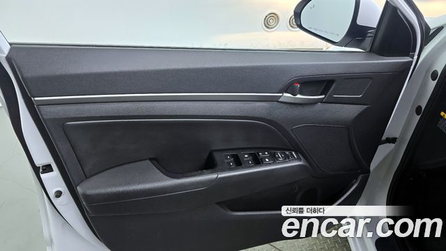 Hyundai AVANTE 2018 — photo 14