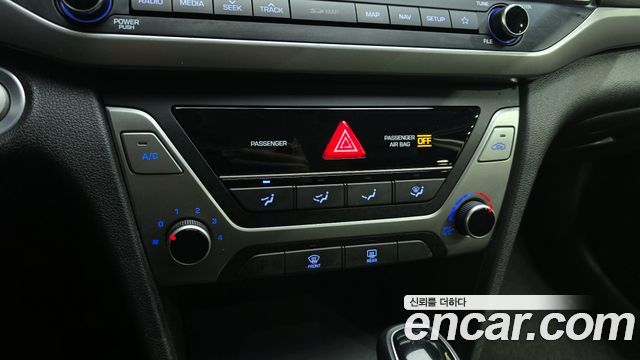 Hyundai AVANTE 2018 — photo 29