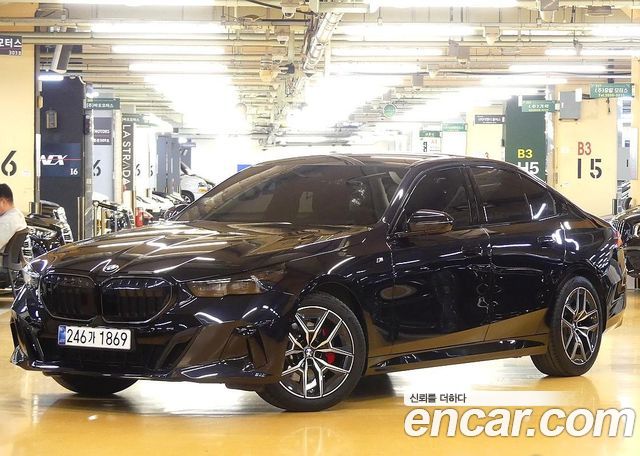 BMW 5-Series 2025 — photo 1