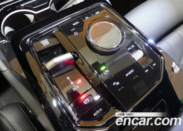 BMW 5-Series 2025 — photo 9
