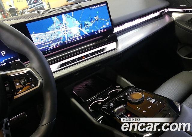 BMW 5-Series 2025 — photo 14