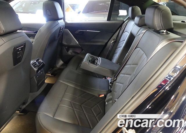 BMW 5-Series 2025 — photo 17