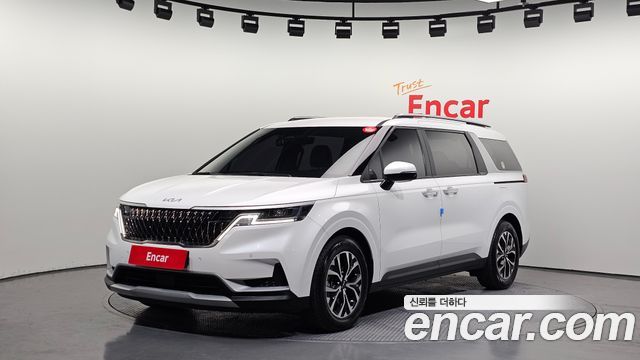Kia Canival 2023 — photo 1