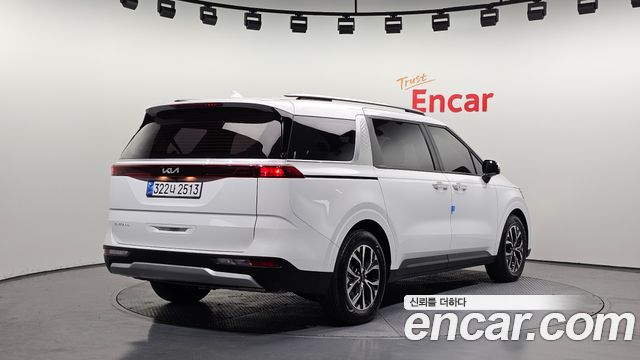 Kia Canival 2023 — photo 2