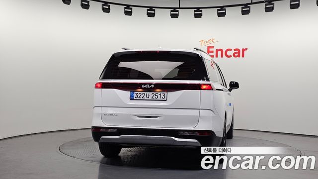 Kia Canival 2023 — photo 4