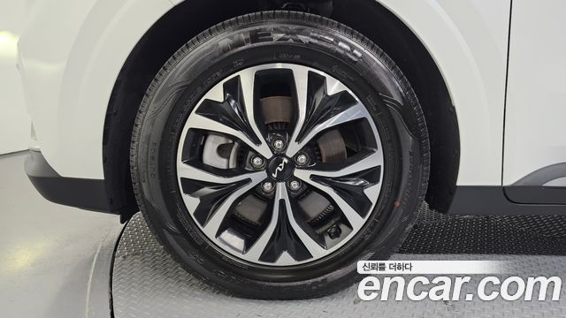 Kia Canival 2023 — photo 5
