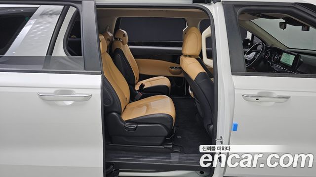 Kia Canival 2023 — photo 17
