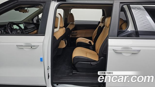 Kia Canival 2023 — photo 23