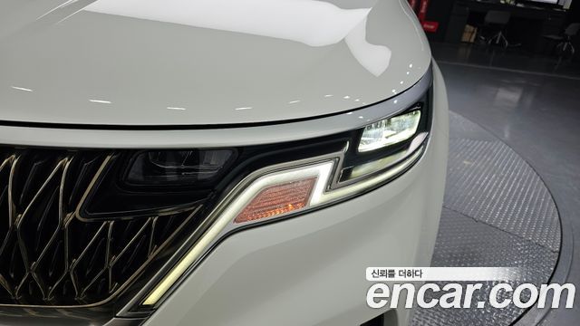 Kia Canival 2023 — photo 8