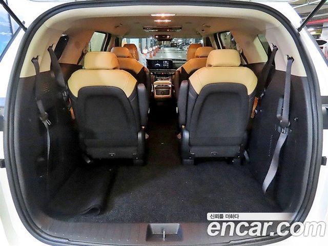 Kia Canival 2021 — photo 16