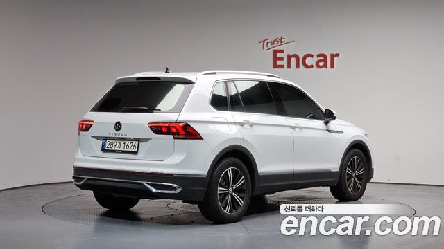 Volkswagen Tiguan 2021 — photo 2