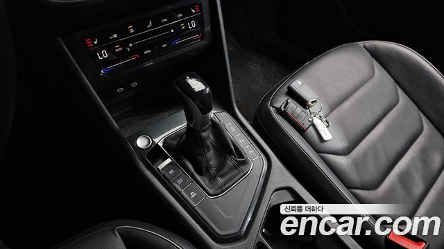 Volkswagen Tiguan 2021 — photo 12