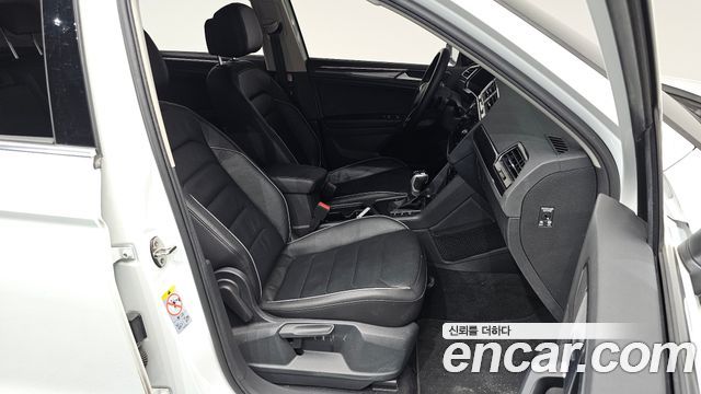 Volkswagen Tiguan 2021 — photo 18