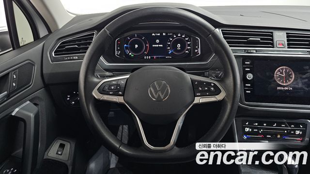 Volkswagen Tiguan 2021 — photo 19
