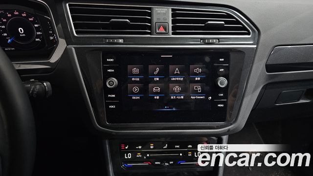 Volkswagen Tiguan 2021 — photo 20
