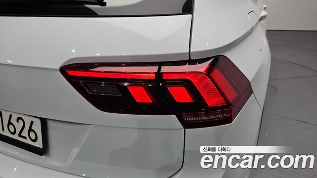 Volkswagen Tiguan 2021 — photo 9