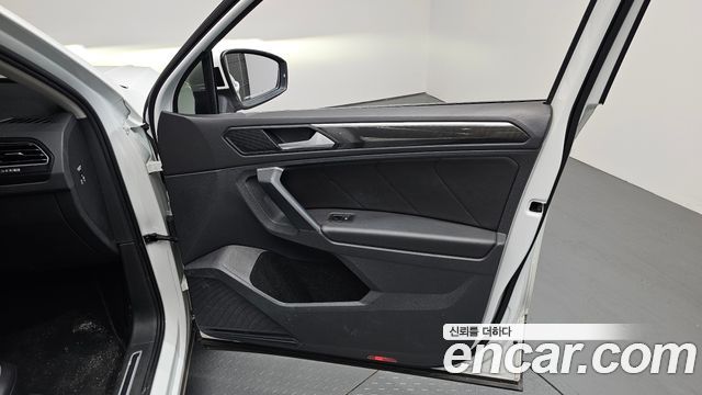 Volkswagen Tiguan 2021 — photo 14