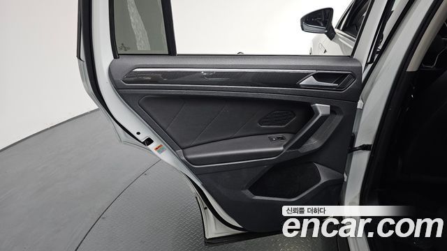 Volkswagen Tiguan 2021 — photo 15