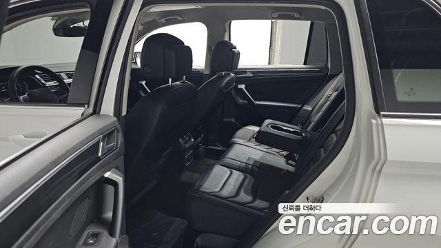 Volkswagen Tiguan 2021 — photo 16