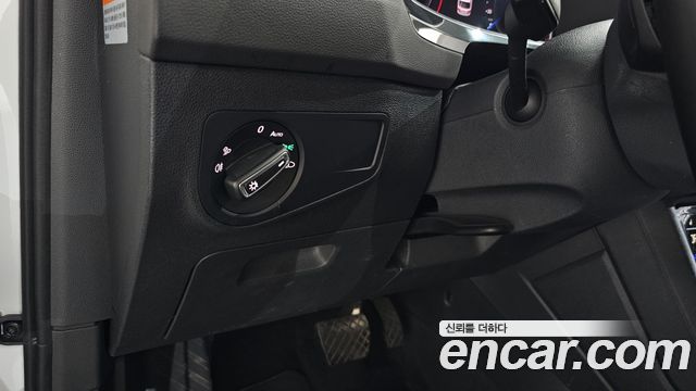 Volkswagen Tiguan 2021 — photo 28