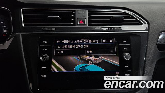 Volkswagen Tiguan 2021 — photo 30