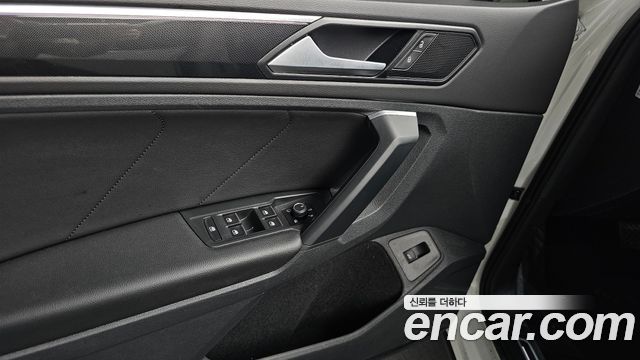 Volkswagen Tiguan 2021 — photo 31