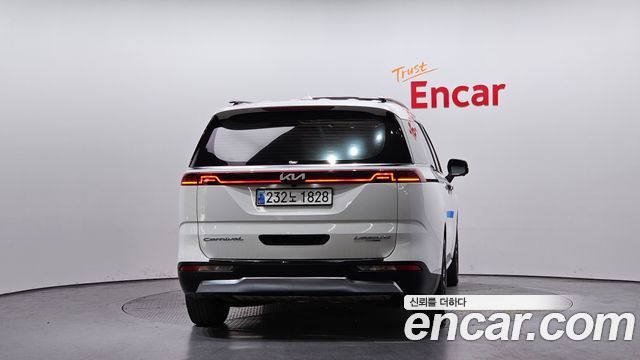 Kia Canival 2021 — photo 4