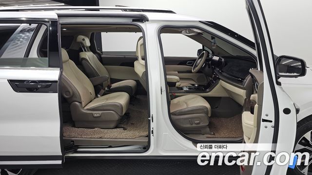 Kia Canival 2021 — photo 17