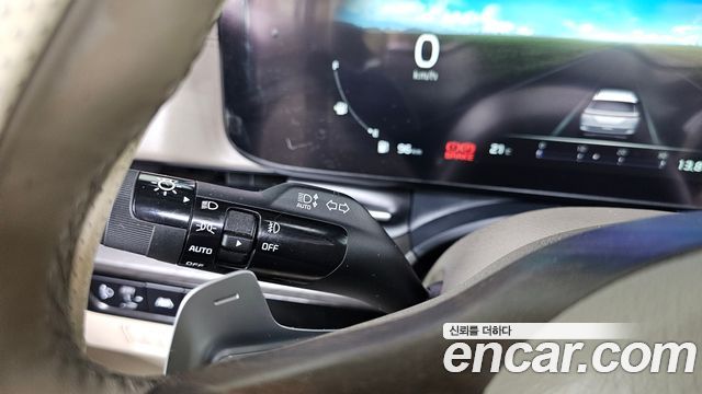 Kia Canival 2021 — photo 23