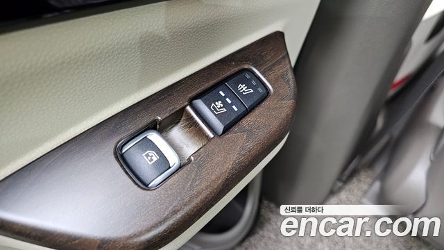 Kia Canival 2021 — photo 26