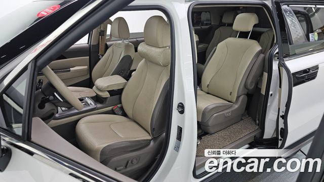 Kia Canival 2021 — photo 16