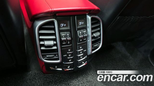 Porsche Cayenne 2016 — photo 18