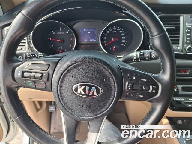 Kia Canival 2018 — photo 8