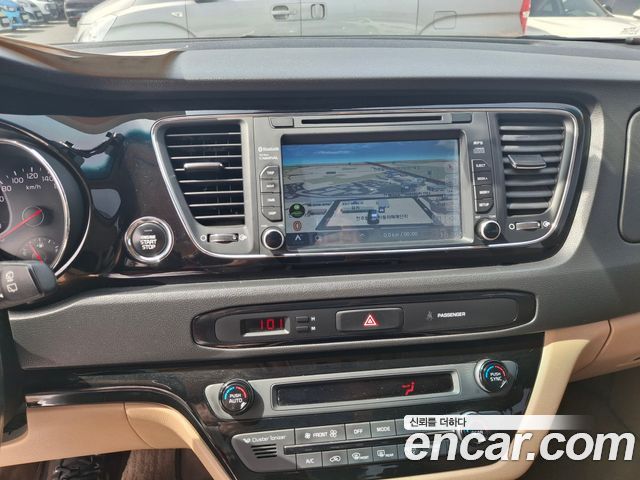 Kia Canival 2018 — photo 11