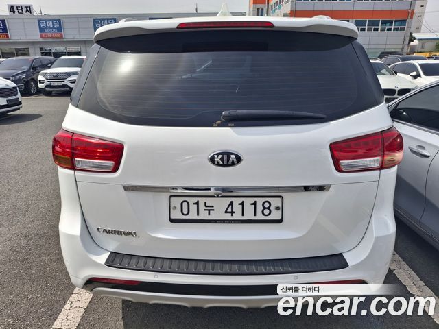 Kia Canival 2018 — photo 19