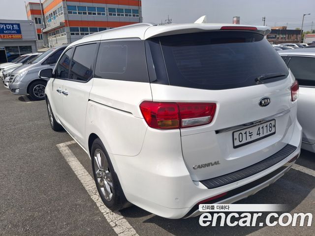 Kia Canival 2018 — photo 20