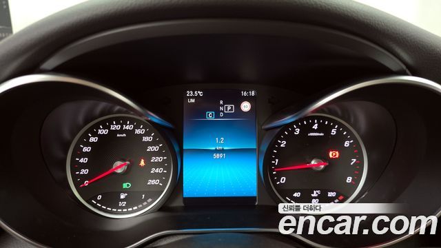 Mercedes-Benz C-Class 2020 — photo 8