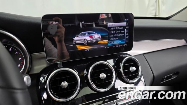 Mercedes-Benz C-Class 2020 — photo 16