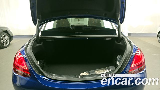 Mercedes-Benz C-Class 2020 — photo 20