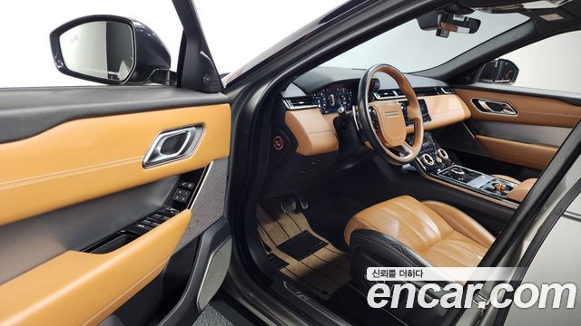 Land Rover Range Rover Velar 2019 — photo 13