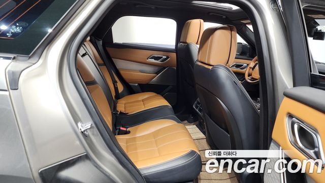 Land Rover Range Rover Velar 2019 — photo 17
